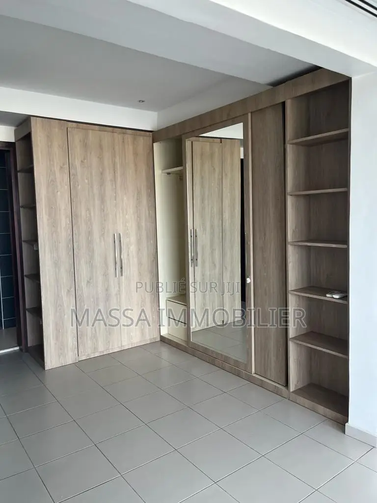 4chbre Villa dans Massa Immobilier, Cocody à Louer