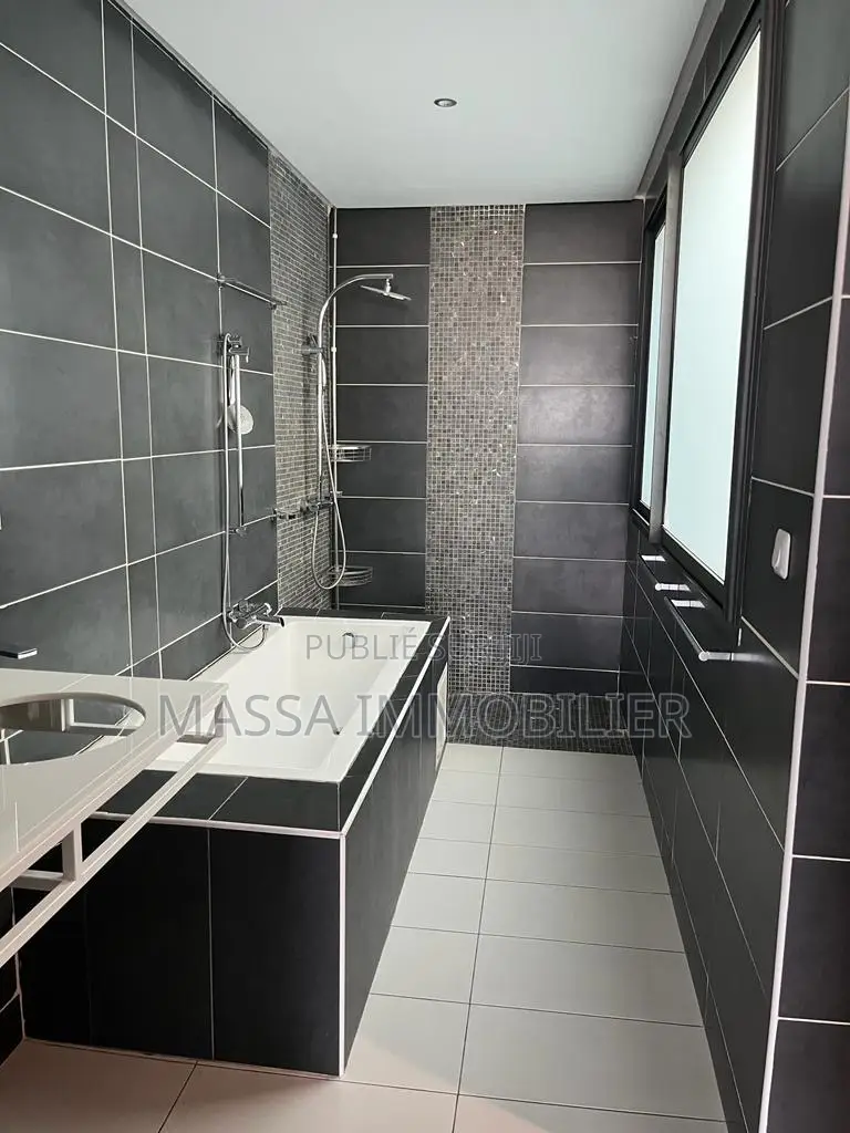4chbre Villa dans Massa Immobilier, Cocody à Louer