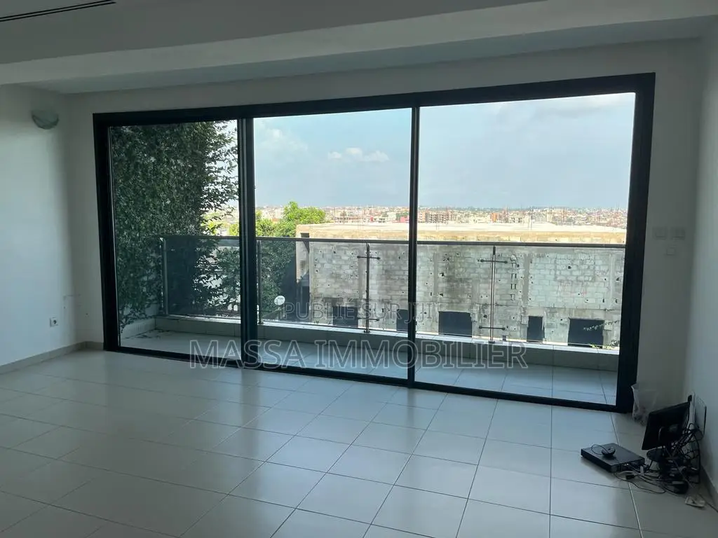 4chbre Villa dans Massa Immobilier, Cocody à Louer