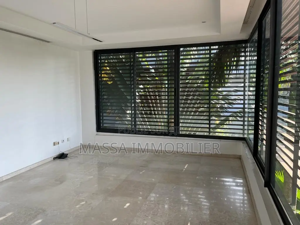 4chbre Villa dans Massa Immobilier, Cocody à Louer