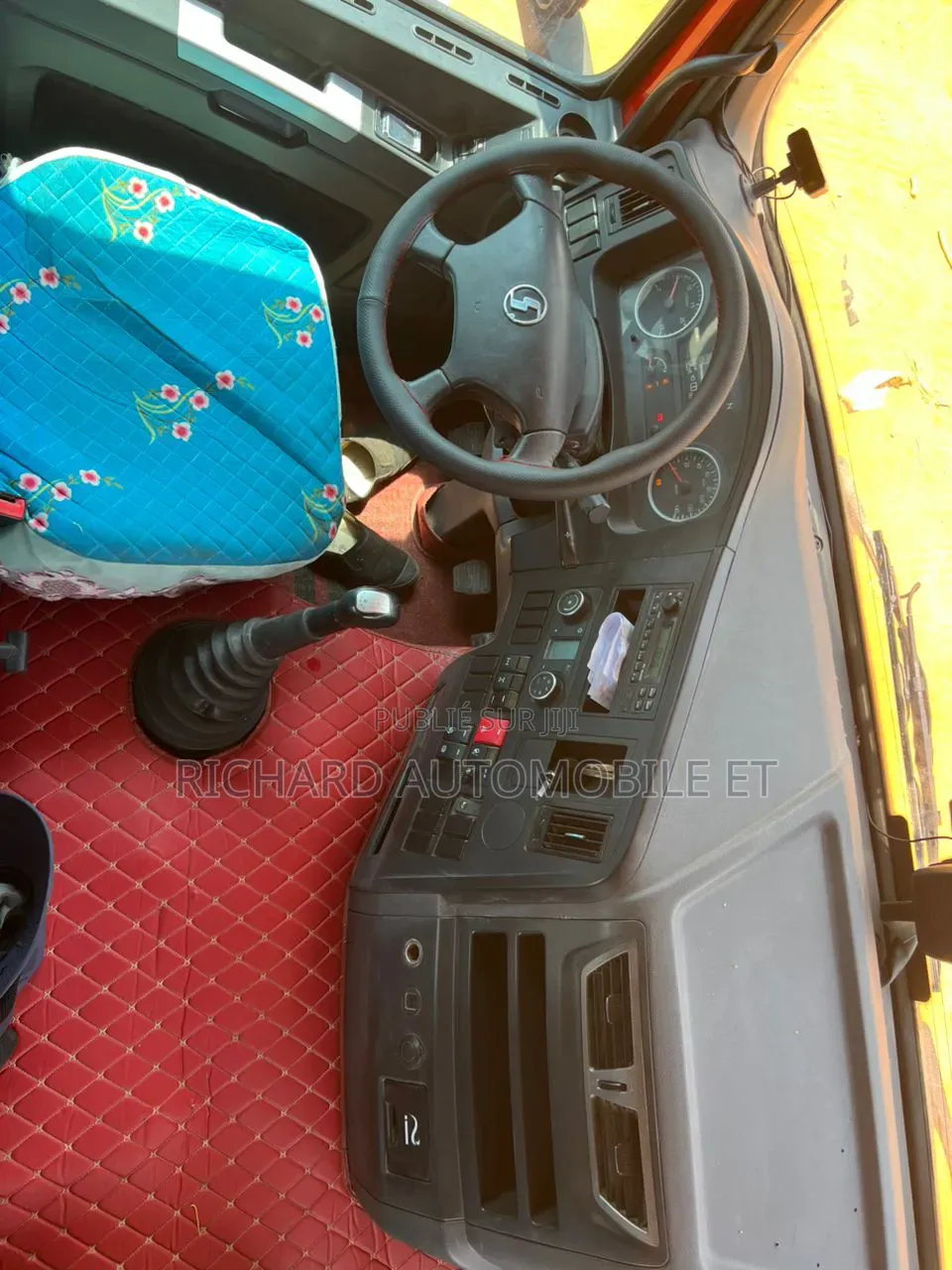 9 Tracteurs Shacman en Vente