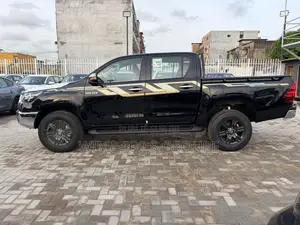 Nouveau Toyota Hilux 2025 Noir