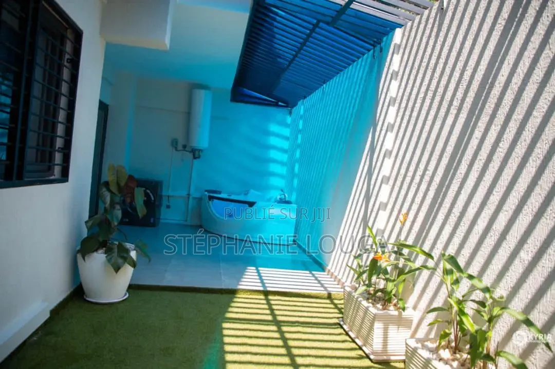 Meublé 2chbre Appartement dans Grand Bassam à Louer
