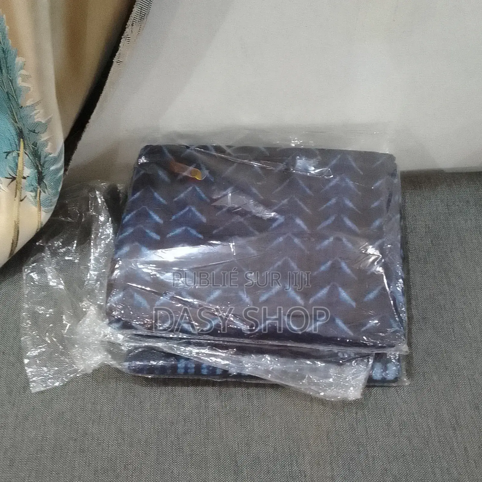 Tissu Guinéen Le Lepi