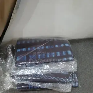 Tissu Guinéen Le Lepi