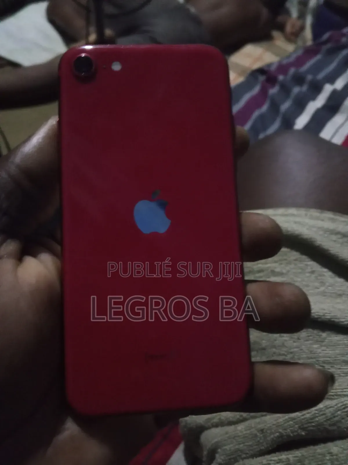 Apple iPhone SE 64 GB Rouge