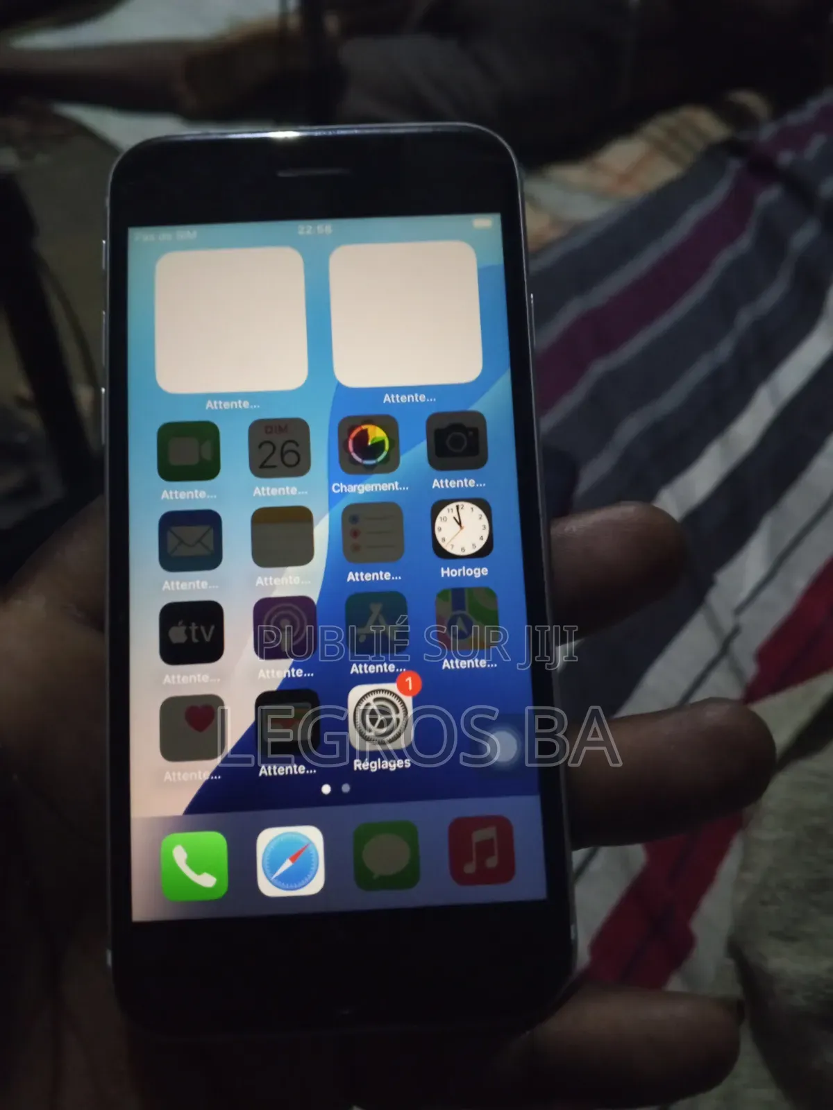 Apple iPhone SE 64 GB Rouge