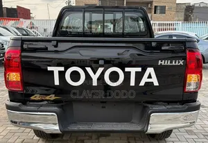 Nouveau Toyota Hilux 2025 Noir