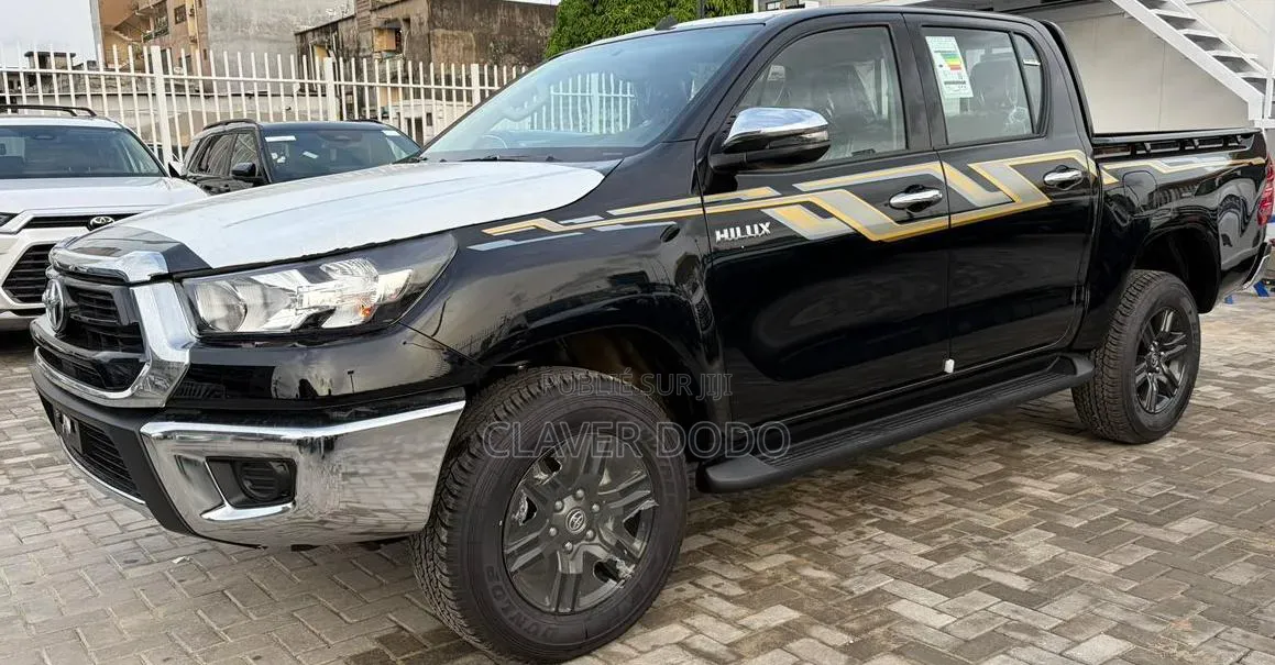 Nouveau Toyota Hilux 2025 Noir