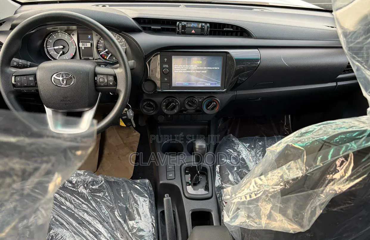 Nouveau Toyota Hilux 2025 Noir