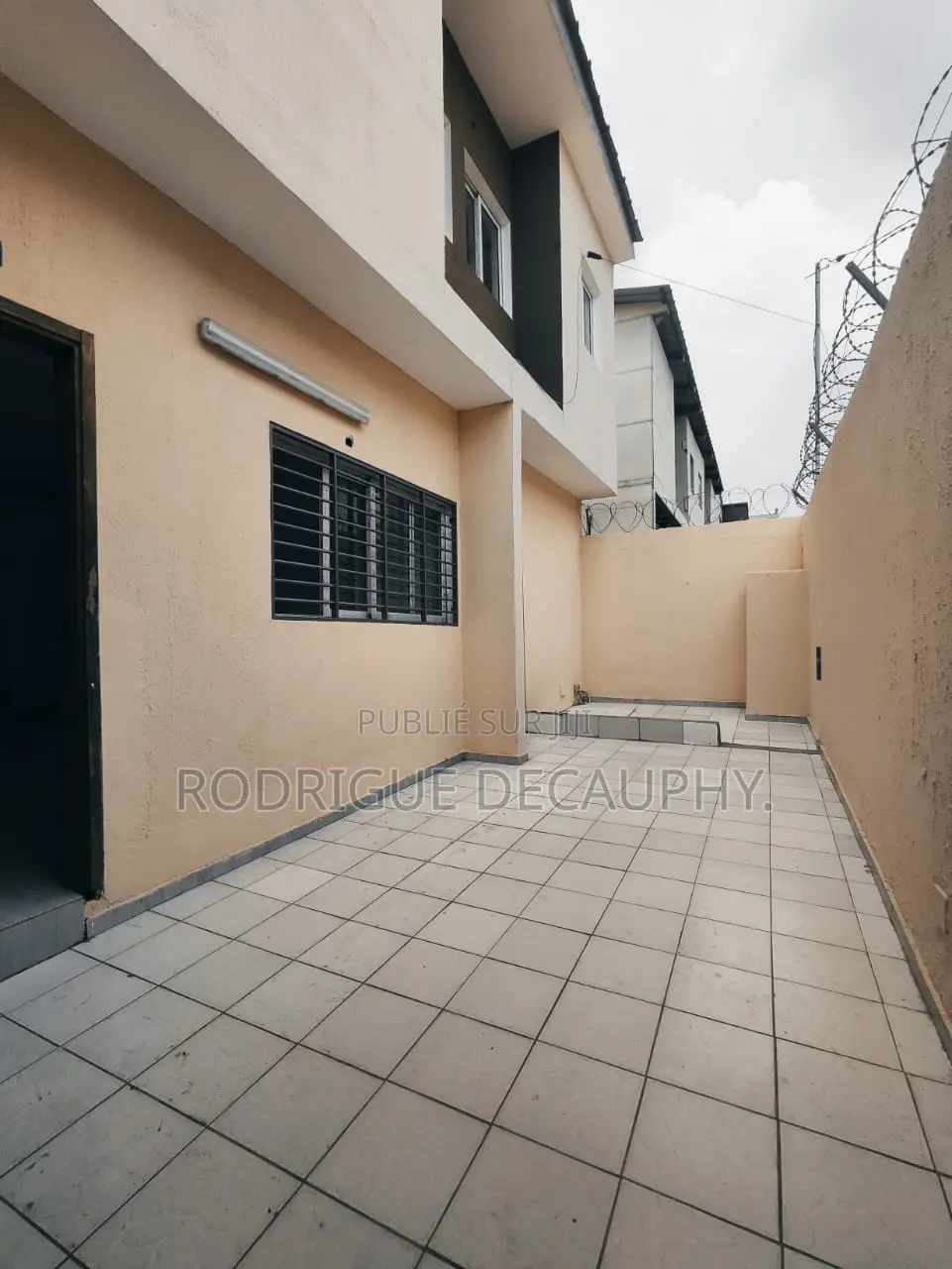 4chbre Duplex dans Villa Duplex, Cocody à Vendre