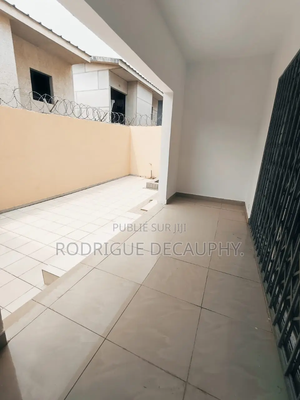 4chbre Duplex dans Villa Duplex, Cocody à Vendre