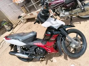 Nouveau TVS Rockz 125 2024 Rouge