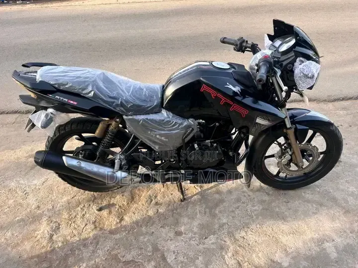 Nouveau TVS Apache 180 RTR 2025 Noir
