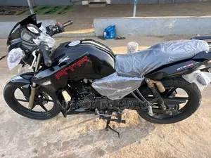 Nouveau TVS Apache 180 RTR 2025 Noir