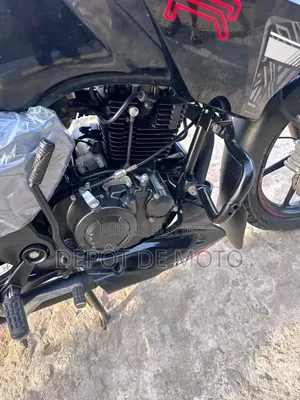 Nouveau TVS Apache 180 RTR 2025 Noir