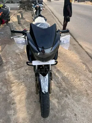 Nouveau TVS Apache 180 RTR 2025 Noir