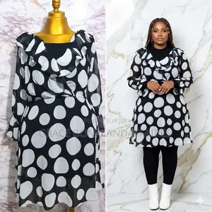 Robe Noire À Pois Blancs Pour Femme. Solde : 1500fcfa