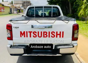 Mitsubishi L200 Club Cab 2.2 4WD 2020 Blanc cassé