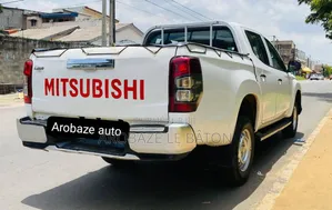 Mitsubishi L200 Club Cab 2.2 4WD 2020 Blanc cassé