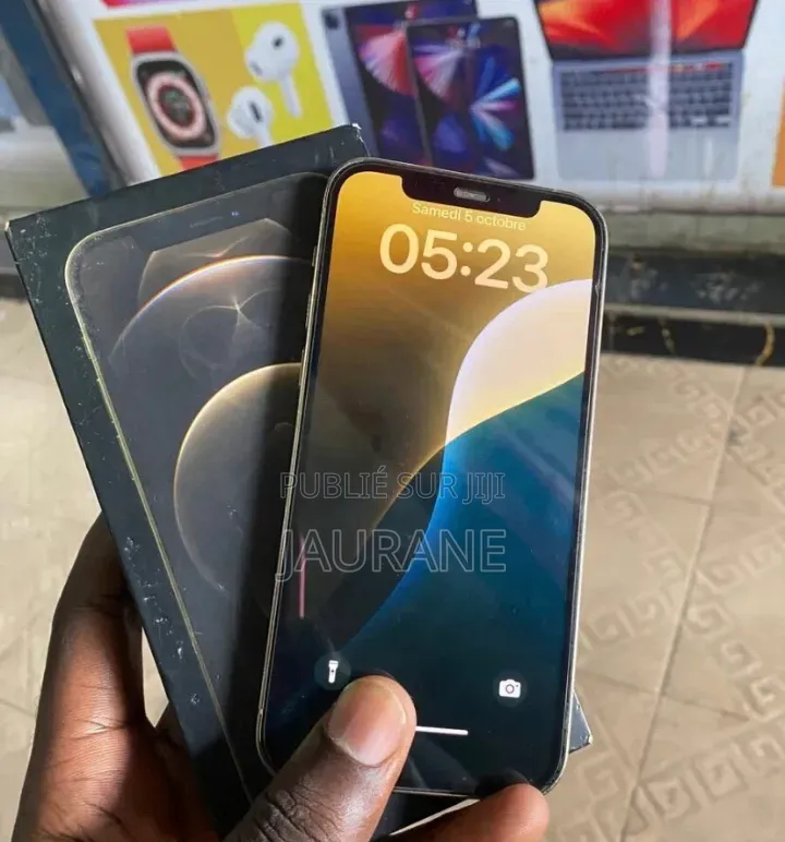 Nouveau Apple iPhone 12 128 GB Noir