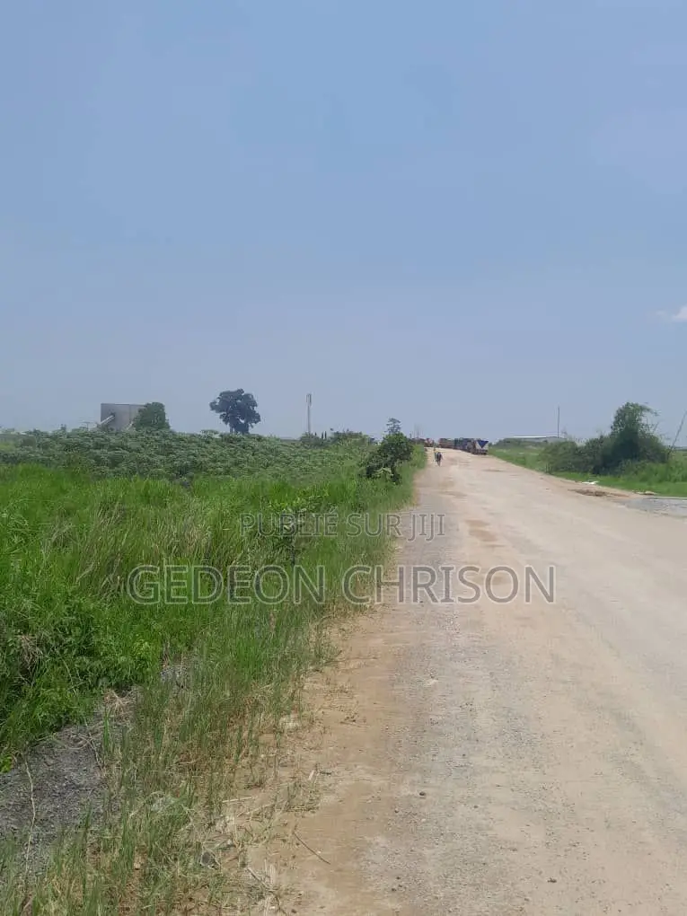 À Vendre — Terrain 24 359 M2 Zone Industrielle Yopougon Pk24