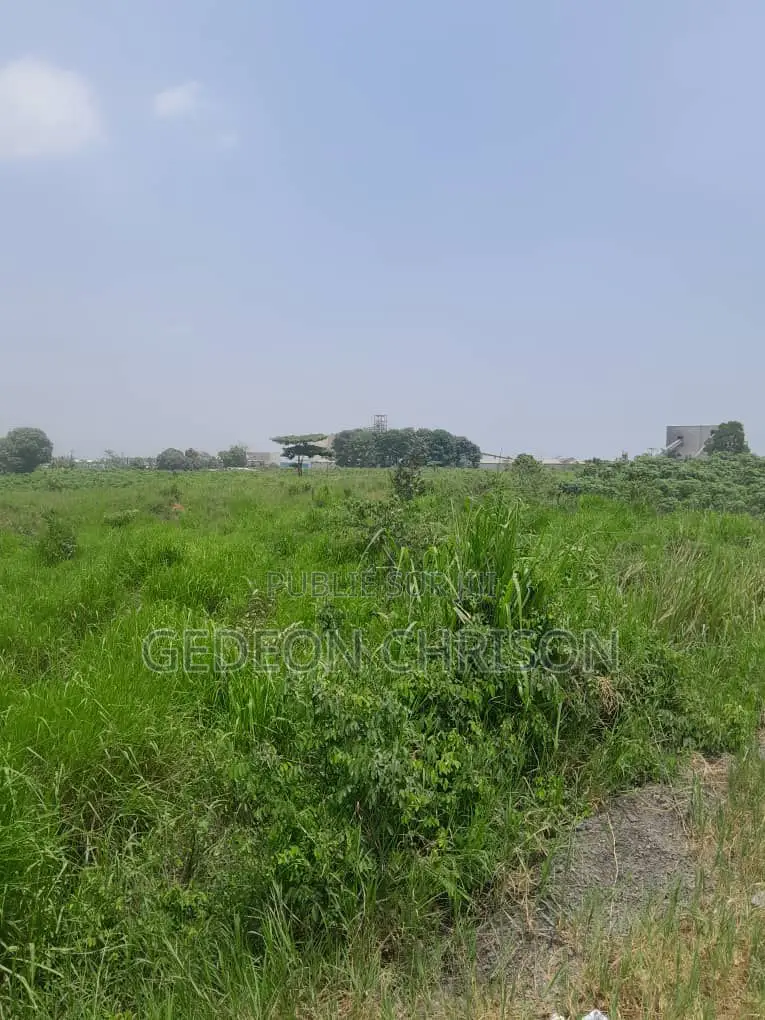À Vendre — Terrain 24 359 M2 Zone Industrielle Yopougon Pk24