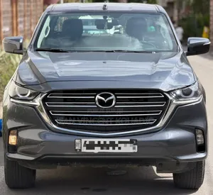 Mazda BT-50 2024 Gris