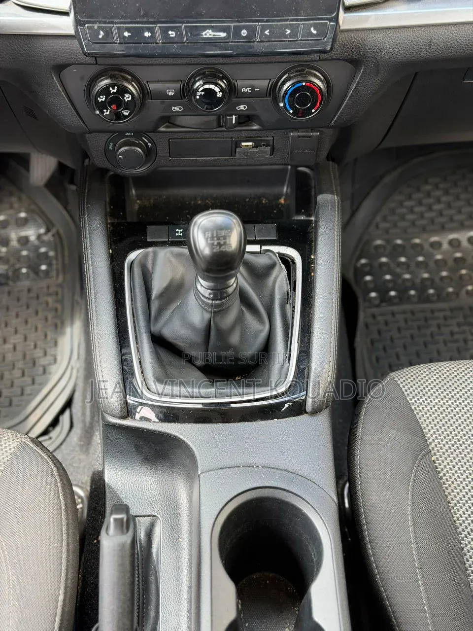 Mazda BT-50 2024 Gris