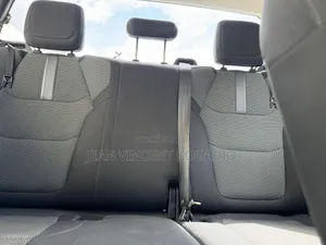 Mazda BT-50 2024 Gris
