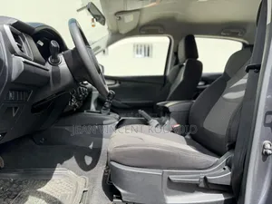 Mazda BT-50 2024 Gris