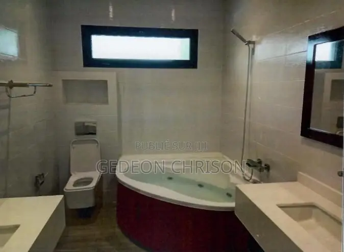 3chbre Appartement dans Cocody à Louer