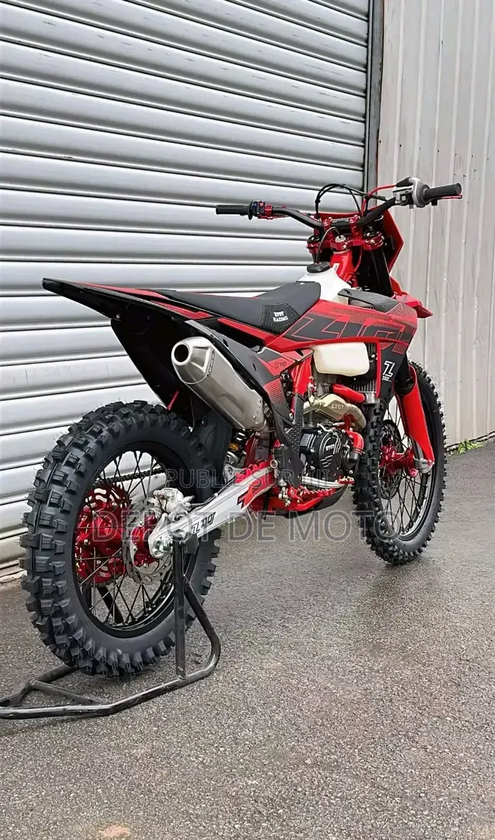 Nouveau Yamaha Autre 2026 Rouge