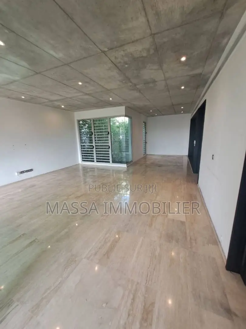 4chbre Appartement dans Massa Immobilier, Cocody à Louer