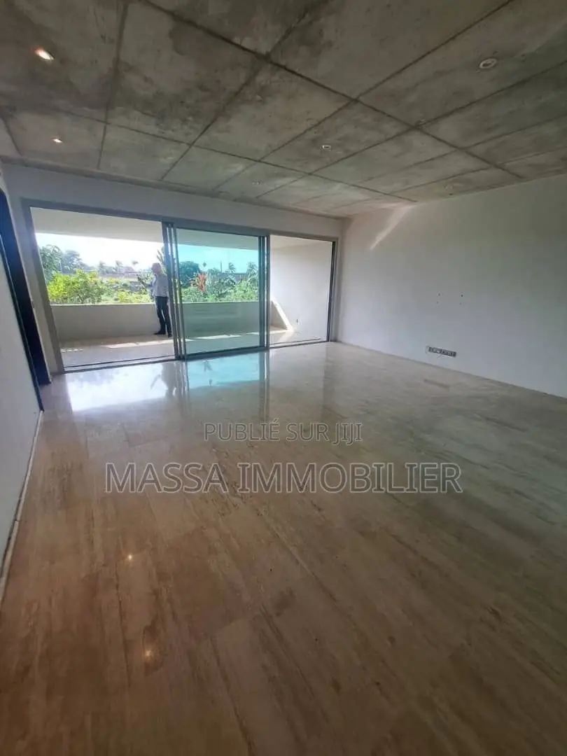 4chbre Appartement dans Massa Immobilier, Cocody à Louer