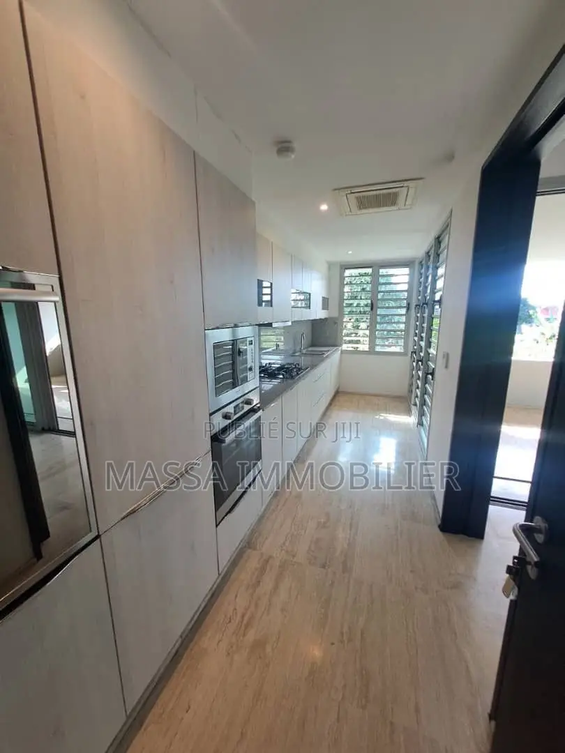 4chbre Appartement dans Massa Immobilier, Cocody à Louer