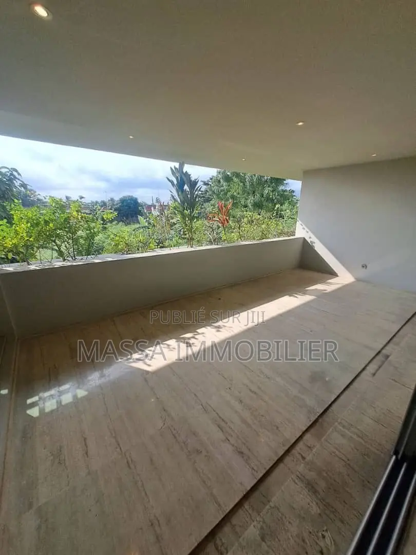 4chbre Appartement dans Massa Immobilier, Cocody à Louer