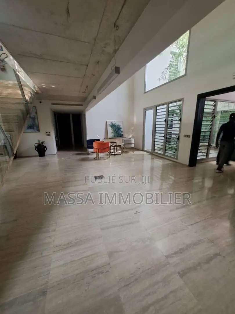 4chbre Appartement dans Massa Immobilier, Cocody à Louer