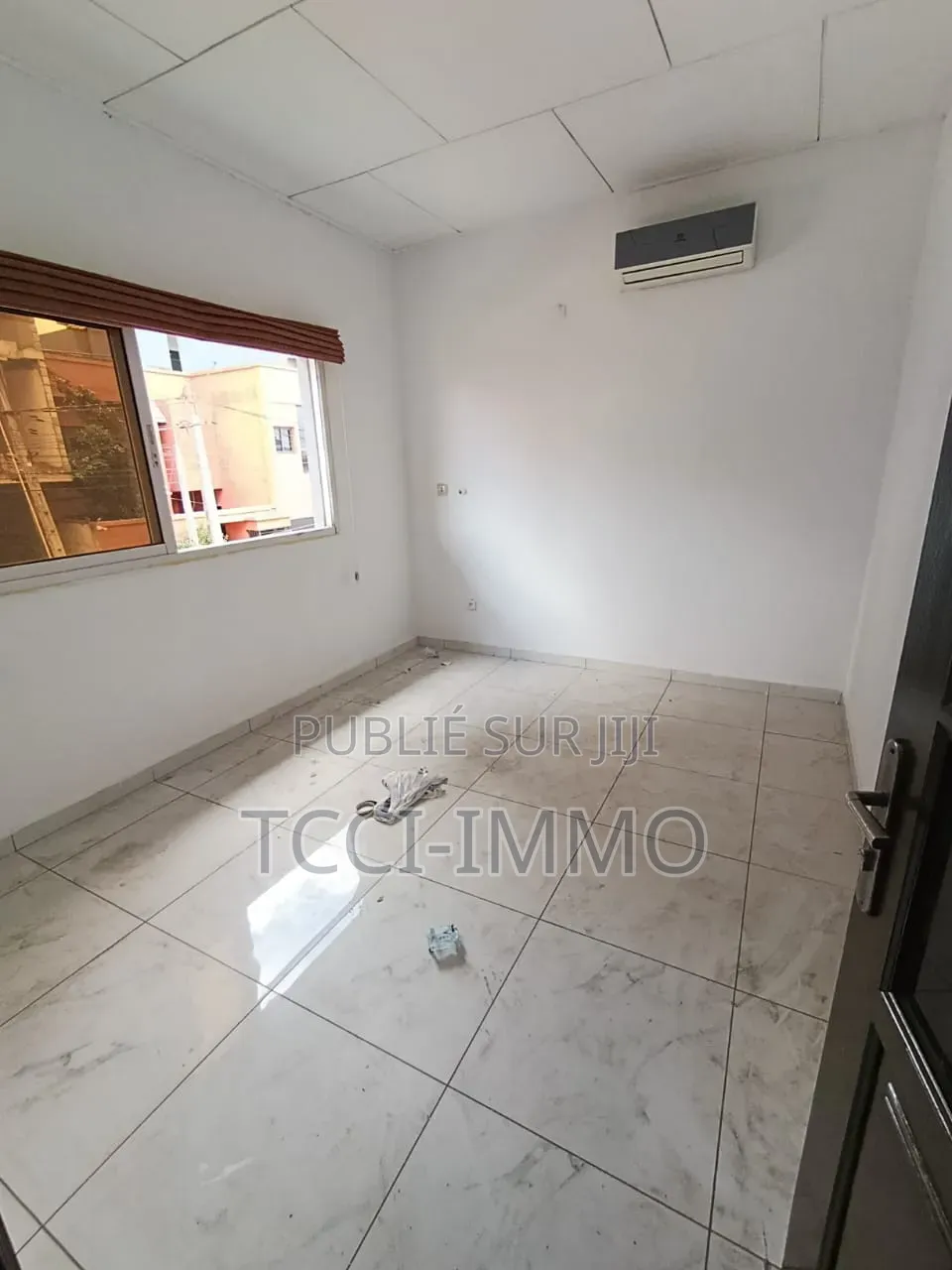 5chbre Villa dans Villa +Piscine, Cocody à Louer