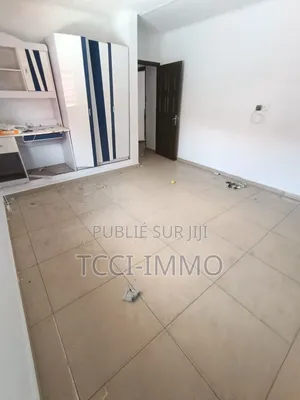 5chbre Villa dans Villa +Piscine, Cocody à Louer
