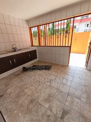 5chbre Villa dans Villa +Piscine, Cocody à Louer
