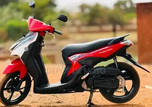 Nouveau Yamaha DT125 2025 Rouge