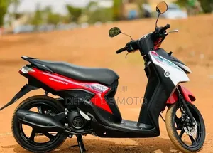 Nouveau Yamaha DT125 2025 Rouge
