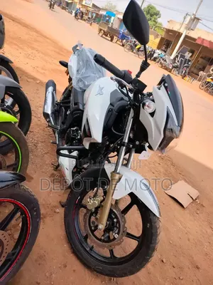 Nouveau TVS Apache 180 RTR 2025 Blanc