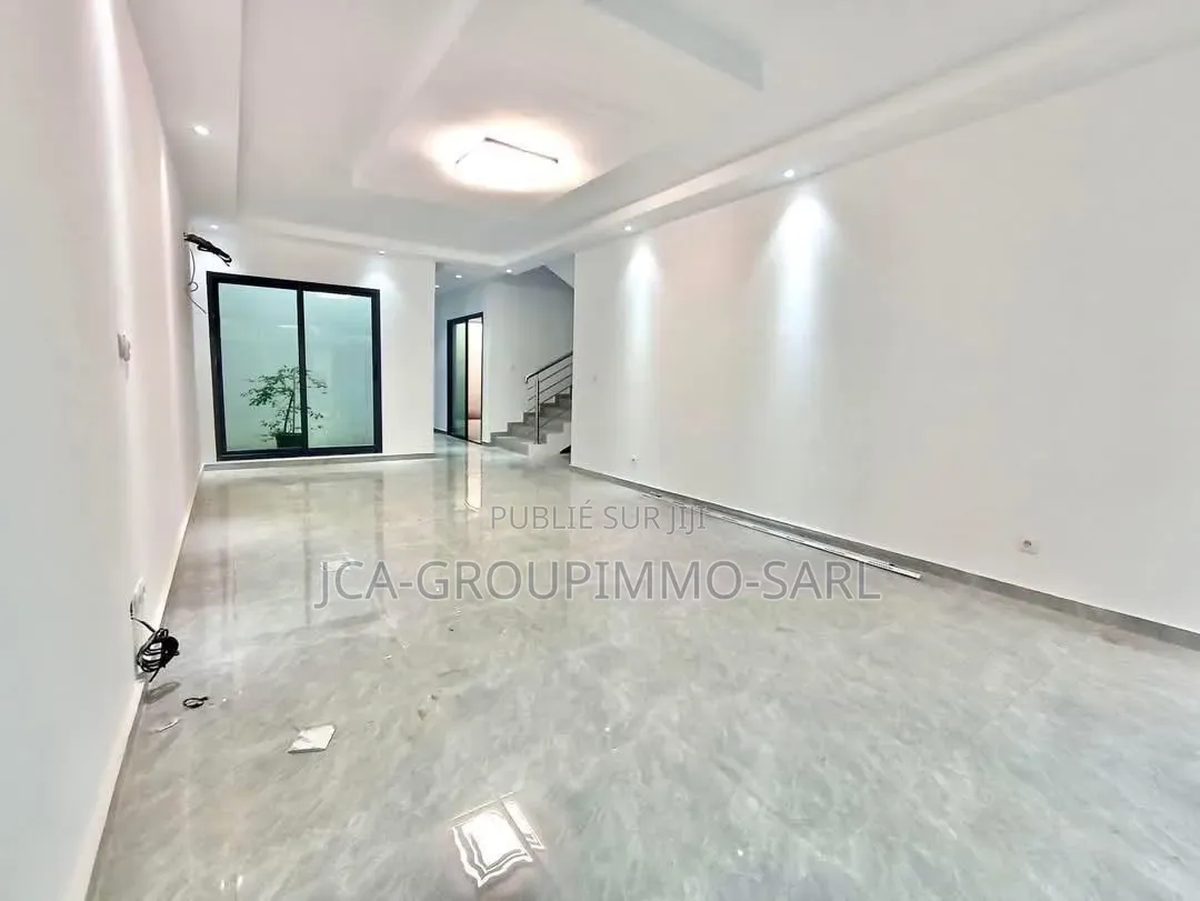 Mise en Location Une Villa Duplex Haut Standing De 5pieces