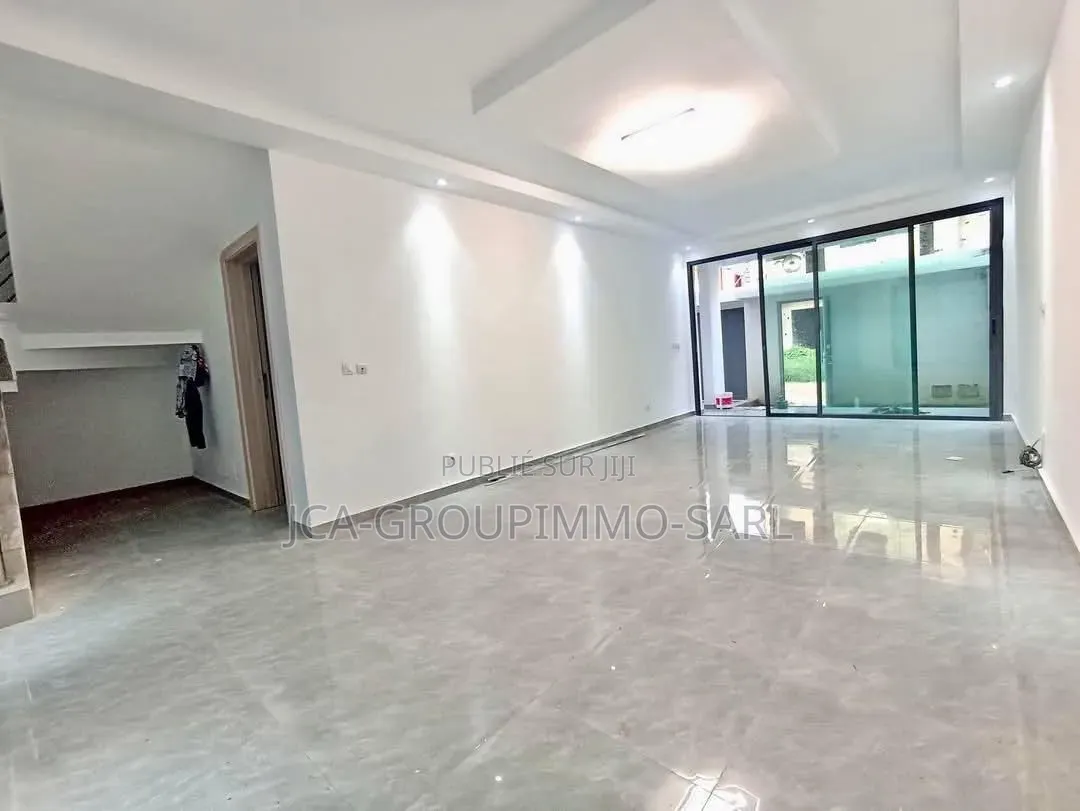 Mise en Location Une Villa Duplex Haut Standing De 5pieces