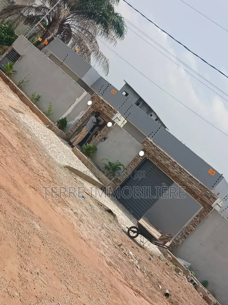 3chbre Villa dans La Terre Immobilière, Bingerville à Vendre