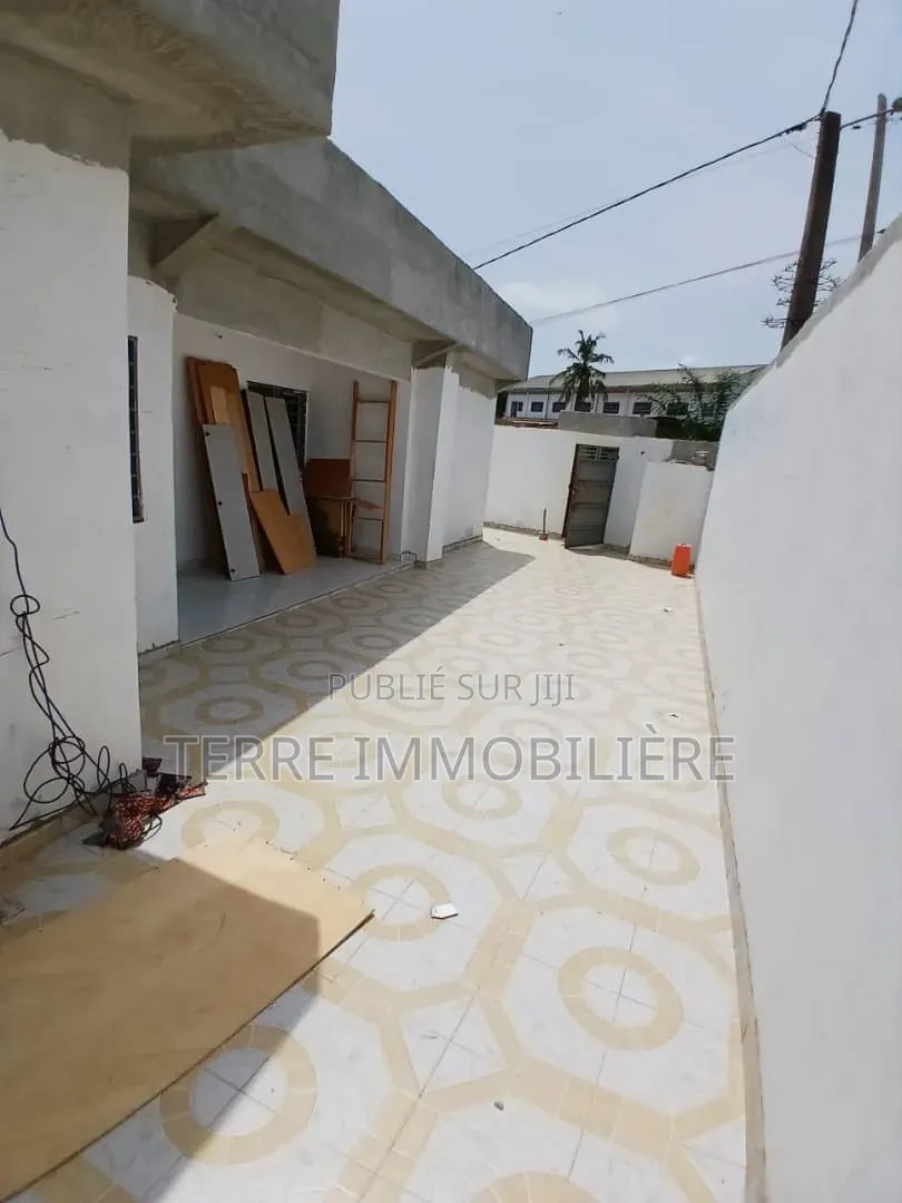 3chbre Villa dans La Terre Immobilière, Bingerville à Vendre