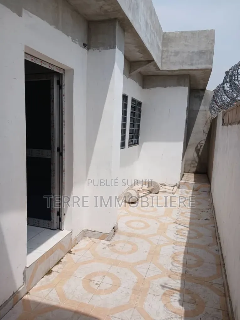 3chbre Villa dans La Terre Immobilière, Bingerville à Vendre
