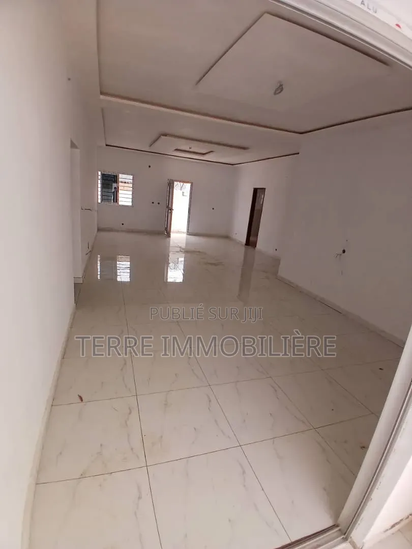 3chbre Villa dans La Terre Immobilière, Bingerville à Vendre
